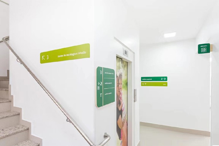 麥肯標(biāo)識詳細(xì)介紹醫(yī)院標(biāo)識牌導(dǎo)向系統(tǒng)的分類