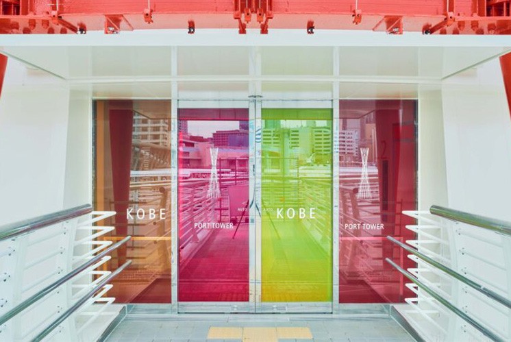 紅色力量：科比港口塔的光影傳奇與導(dǎo)視藝術(shù)